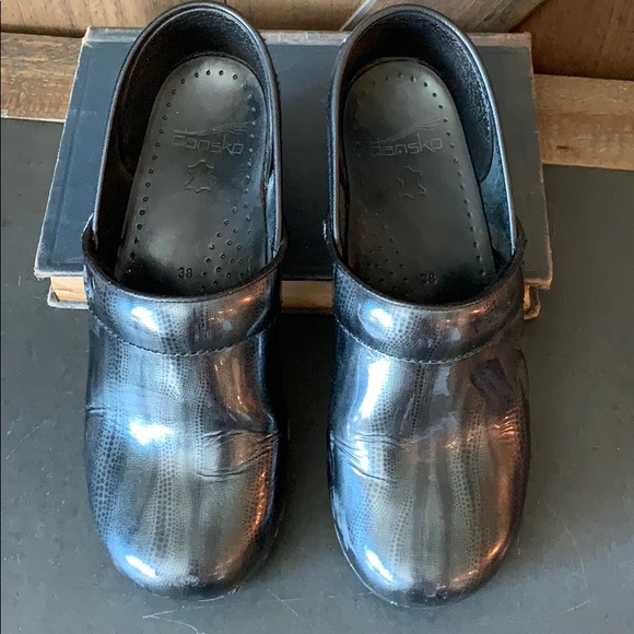 Dansko women’s shoes - Picture 2 of 6